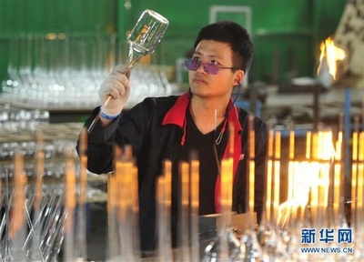 河北河间:工艺玻璃远销海外市场