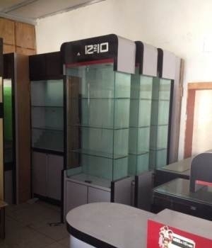 现有多款九成新商用展柜转让,8公分厚玻璃可做多种商品销售